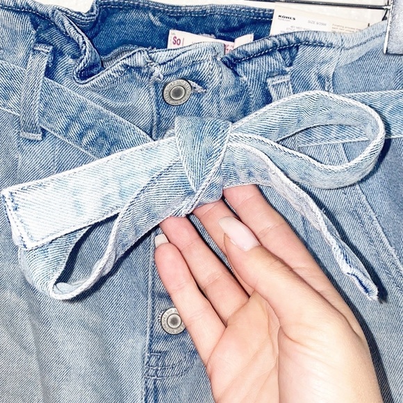 SO High Rise Vintage Stretch Light Wash Paperbag Mom Shorts - Picture 3 of 12